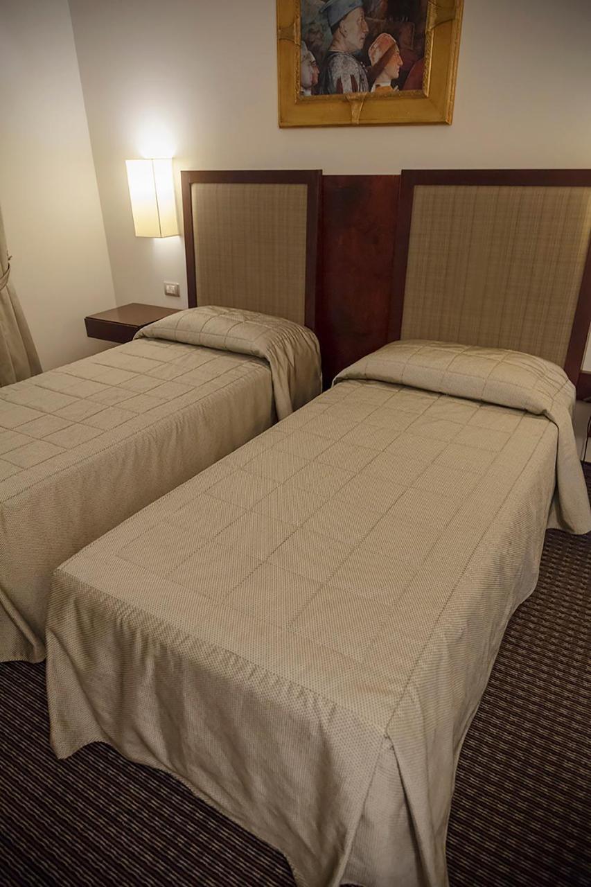 Reggiolo Hotel Dei Gonzaga מראה חיצוני תמונה